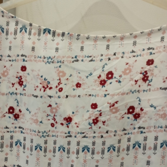 Floral Drop Shoulder Top - Picture 14 of 15